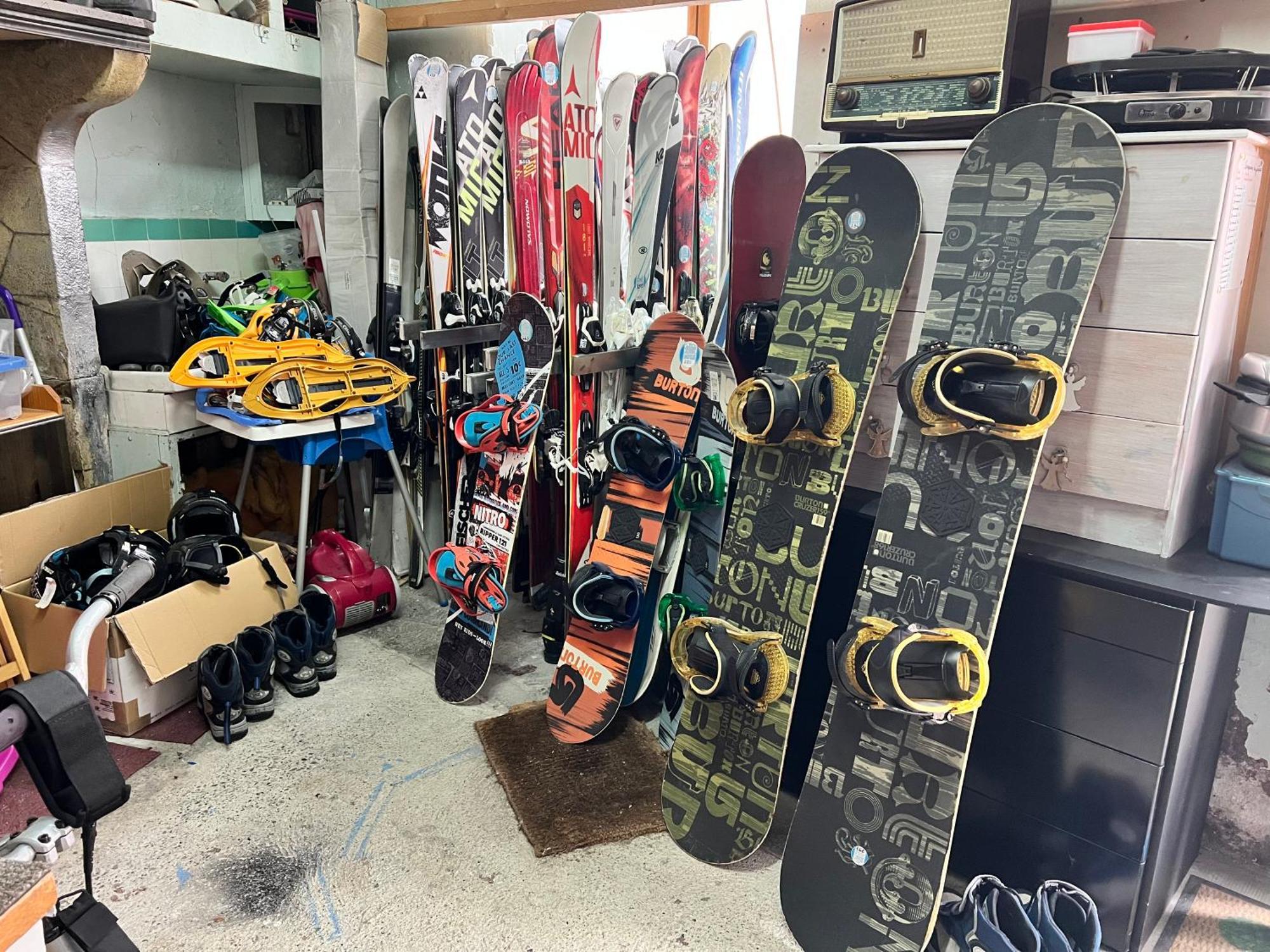 L'Astazou "Pret Gracieux Du Materiel De Ski" Au Studio Luz-Saint-Sauveur Exterior photo